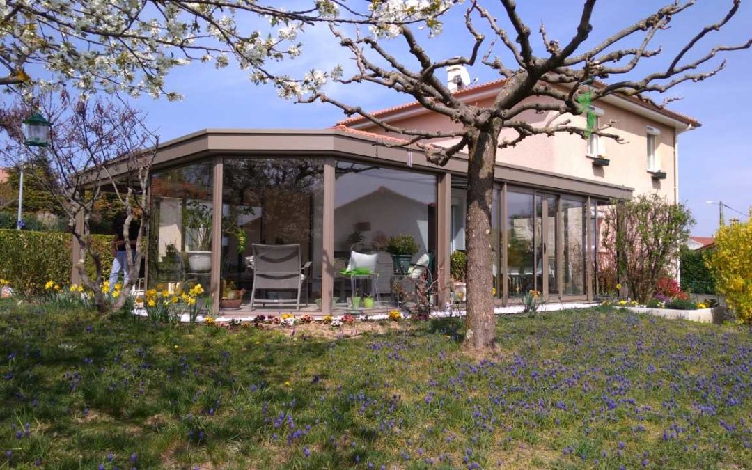 veranda avec pergola à Messimy